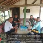 Ajak Warga Babinsa Jaga Kebersihan Lingkungan Melalui Komsos