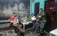 TIDAK MELIHAT WAKTU,SAMBIL MONITOR WILAYAH BATITUUD KORAMIL 0201-06/MS TETAP MELAKUKAN KOMSOS DENGAN WARGA BINAAN DI WARUNG KOPI PAK KEMAN
