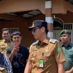 Partisipasi Aktif Sukseskan Program Pembangunan, Babinsa Sertu Taufik Hidayat Dampingi Kunjungan Kerja Walikota Medan Ke Wilayah Binaan