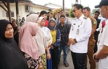 Ungkap Rasa Keprihatinan Yang Mendalam, Rico Waas Berikan Bantuan Kepada Korban Kebakaran di Jalan Tuba II
