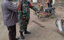 Babinsa Menghimbau Masyarakat Agar Tidak Menjarah Barang-Barang di Pabrik