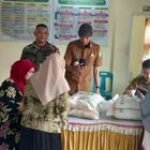 Babinsa Memonitor Penyaluran Beras Bantuan Pangan di Kelurahan Sei Kera Hilir II