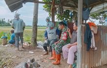 Melalui Komsos, Babinsa berikan Motivasi kepada Petani padi di wilayah binaan