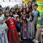 Kahiyang Ayu Traktir Anak-anak Yatim Berbelanja Baju hingga Sepatu Baru