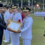 IPDN Anugerahi Tanda Penghargaan Kartika Pamong Praja Muda dan Alumni Kehormatan Pendidikan Tinggi Kepamongprajaan Kepada Wali Kota dan Wakil Wali Kot