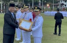 IPDN Anugerahi Tanda Penghargaan Kartika Pamong Praja Muda dan Alumni Kehormatan Pendidikan Tinggi Kepamongprajaan Kepada Wali Kota dan Wakil Wali Kot