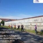 GOTONG ROYONG BERSAMA BABINSA KORAMIL 07/MT DAN WARGA KELURAHAN KEL PB SELAYANG 1 BERSIHKAN BAHU JALAN