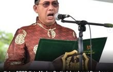 Ketua DPRD Kota Medan bertindak sebagai pembaca teks proklamasi dalam upacara pengibaran Bendera Perigatan Hari Ulang Tahun ke-80 Kemerdekaan Republik