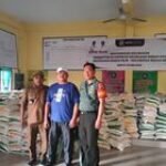 Babinsa Monitoring Penyaluran Bantuan Beras Hari Ke-3 di Kantor Lurah Mabar Hilir