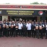 Ungkap Jaringan Internasional Hingga Pabrik Vaping Liquid Berbahaya, Personil Ditresnarkoba Diberi Penghargaan