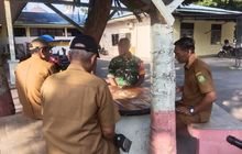 Jalin Hubungan Baik, Babinsa Koramil 0201-06/MS Komsos dengan Kasi Trantib dan Perangkat Kelurahan