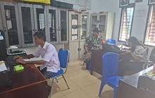Babinsa Serda Ali Amran Jalin Komsos dengan Aparat Desa Namo Landur