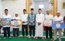 Safari Jumat di Medan Deli, Rico Waas Serahkan Bantuan untuk Masjid Nurul Hidayah