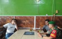 Babinsa Koramil 0201-14/PB Koptu Saidul Pahri Jalin Komsos dengan Warga Desa Namo Mbaru