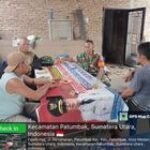 Babinsa Sertu Adesmar Jalin Keakraban dengan Warga Lewat Komsos di Desa Lantasan Baru