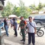 Babinsa Koramil 14/PB Serda Darmono Aruan Laksanakan Komsos Bersama Kadus dan Warga Desa Baru