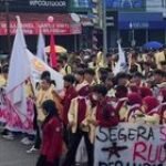 Demo Damai di Sumbar: Mahasiswa, Ojol, dan Masyarakat Sampaikan Aspirasi ke DPRD