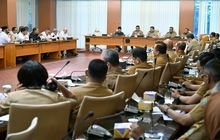 Sekdaprov Serahkan Rancangan KUA dan PPAS Perubahan APBD 2025 ke Banggar DPRD Sumut