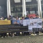 Puluhan Massa Jaga Marwah Gelar Aksi di Gedung KPK, Desak Periksa Ketua DPRD Sumut Erni Ariyanti Sitorus dan Gubernur Bobby Nasution