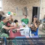 Babinsa Serka Suratman Jalin Komsos Bersama Warga di Warung Kopi Desa Patumbak II