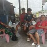 Babinsa Koramil 14/PB Lakukan Komsos bersama Warga di Desa