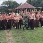 Babinsa Koramil 0201-12/HP berikan semangat kepada anak-anak Pramuka di Desa Tandam Hilir I