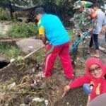 Babinsa Kelurahan Tegal Rejo Ajak Warga Gotong Royong di Jalan Setia Jadi