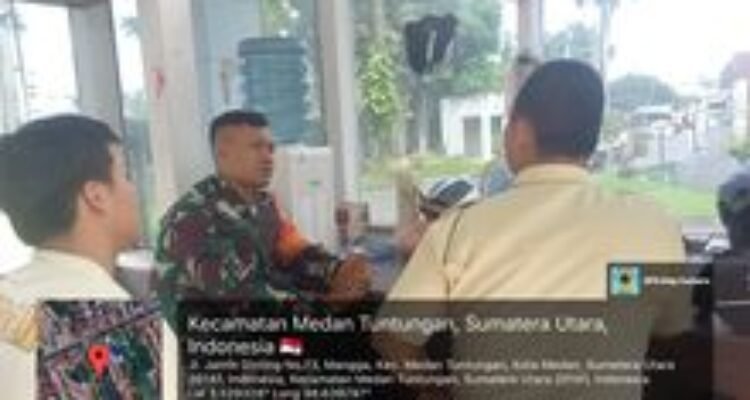 Babinsa Koramil 0201-07/MT jalin silaturahmi dengan petugas keamanan Perumahan Royal Sumatra