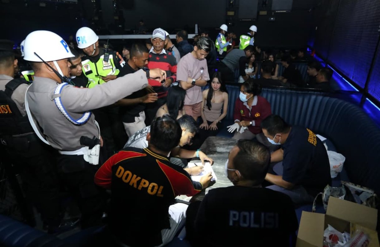 Screenshot_2025-11-09-16-25-45-183_com.whatsapp.w4b-edit