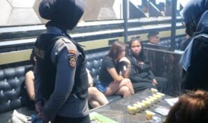 Screenshot_2025-11-13-16-49-50-984_com.whatsapp.w4b-edit