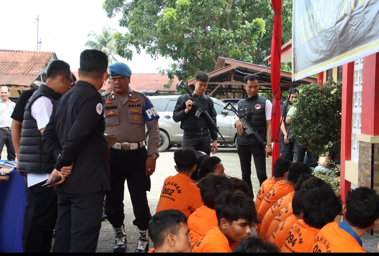 Screenshot_2025-11-15-18-04-07-188_com.whatsapp.w4b-edit