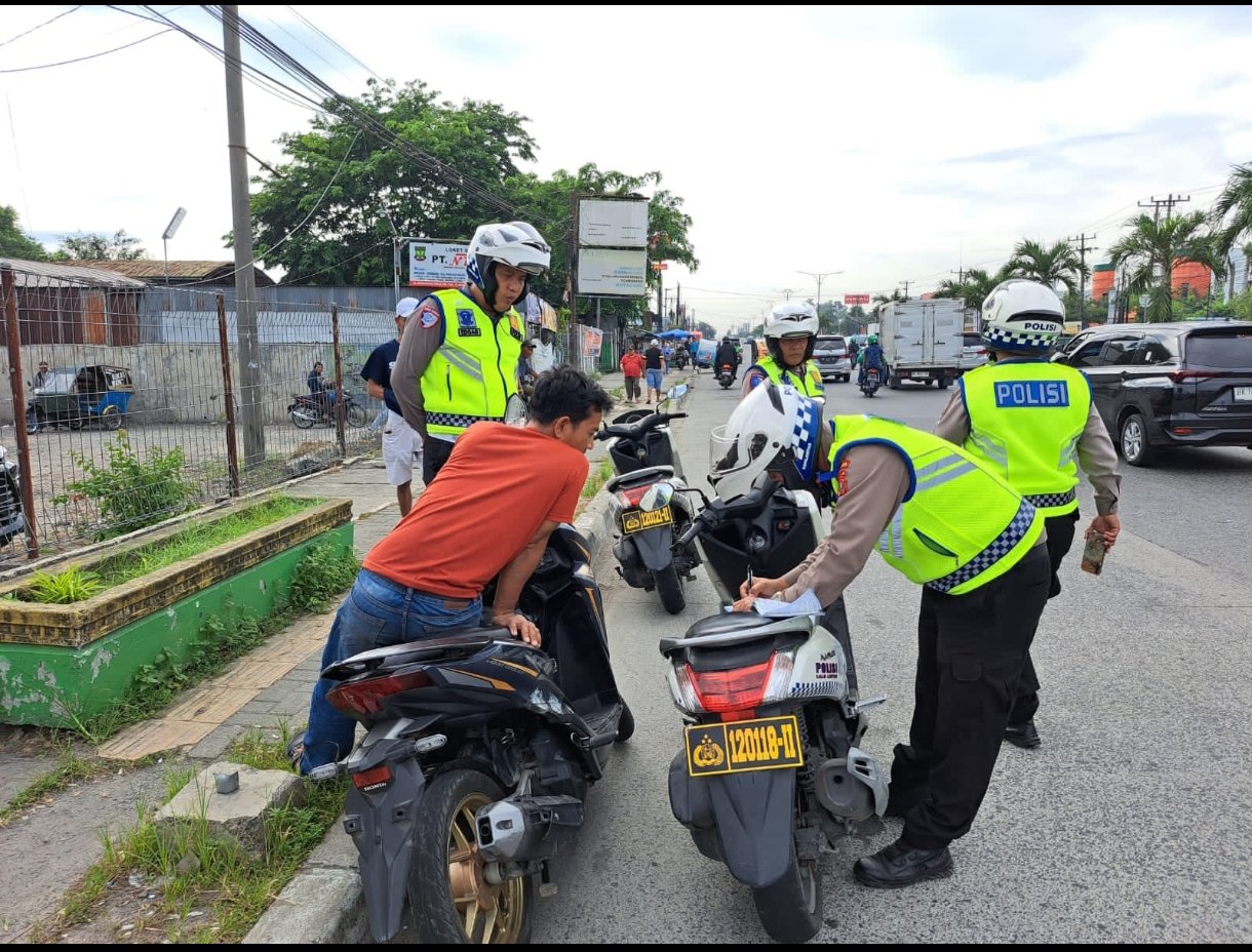 Screenshot_2025-11-16-20-56-06-875_com.whatsapp.w4b-edit