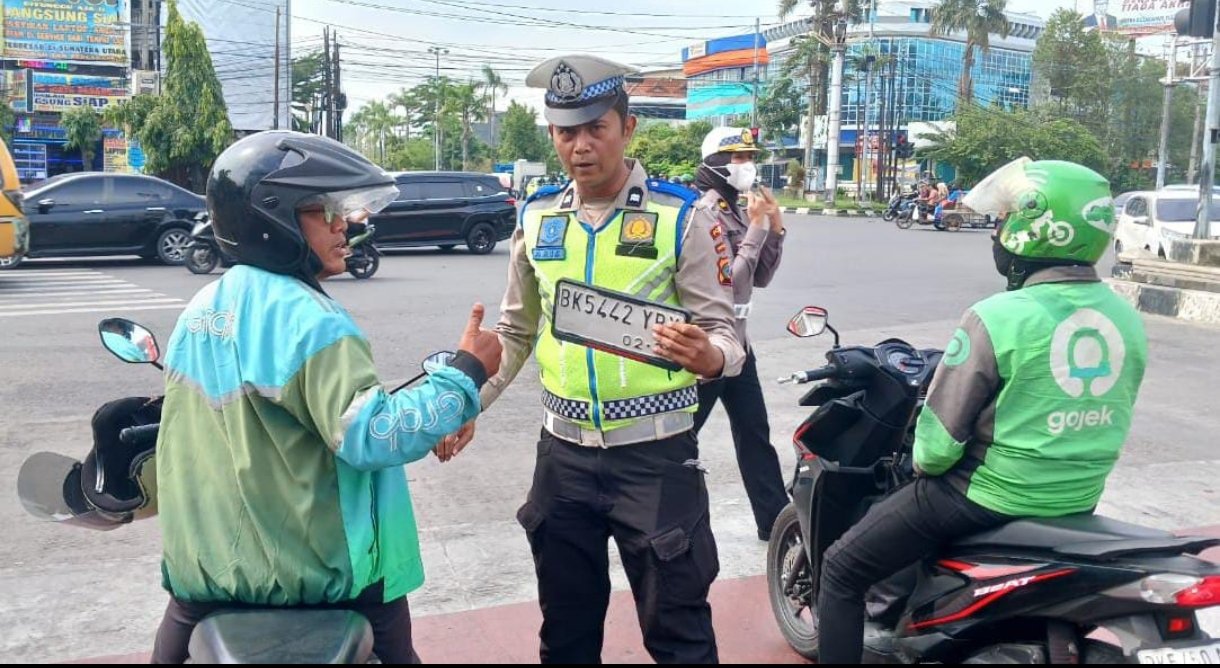 Screenshot_2025-11-20-14-58-17-587_com.whatsapp.w4b-edit