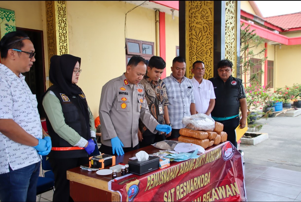 Screenshot_2025-11-22-17-02-45-614_com.whatsapp.w4b-edit