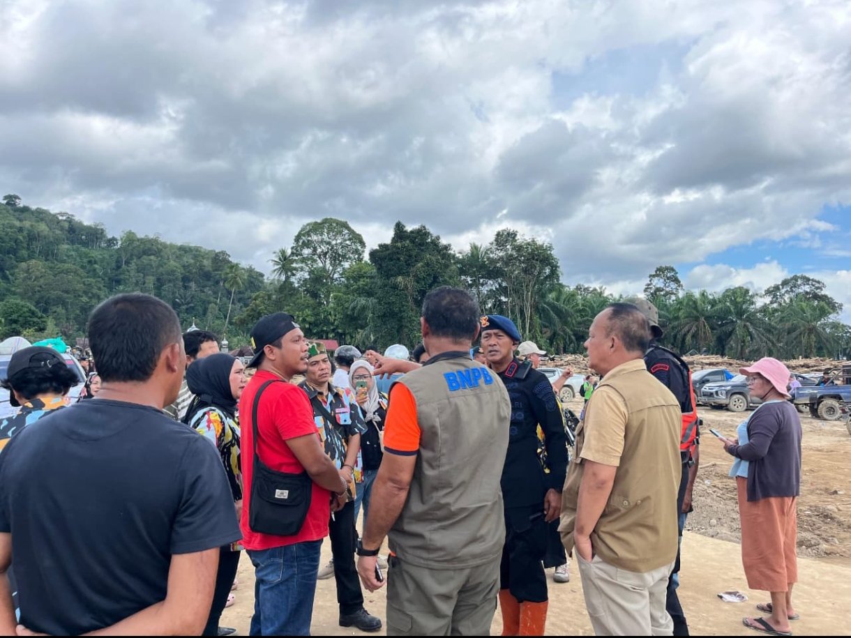 Screenshot_2025-11-30-18-32-37-281_com.whatsapp.w4b-edit