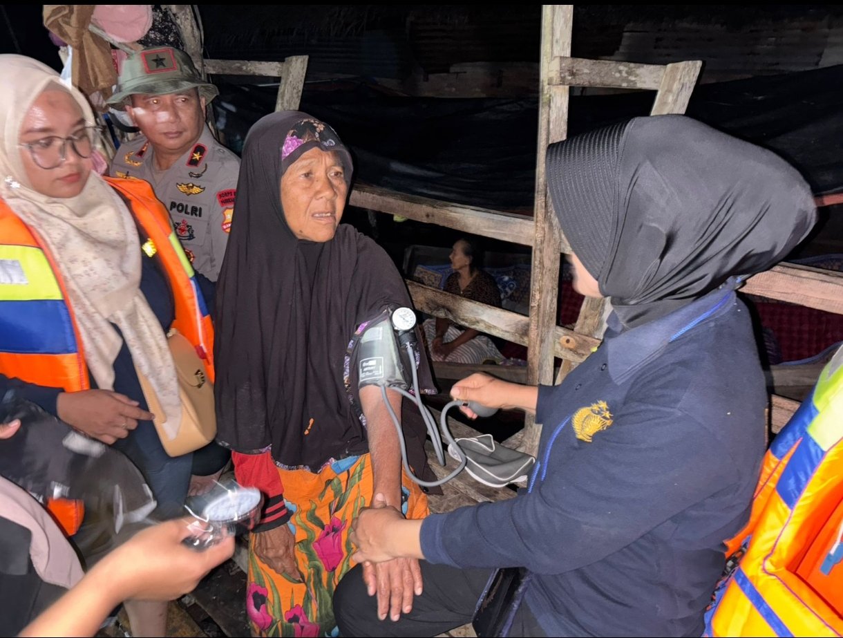 Screenshot_2025-12-04-12-00-44-757_com.whatsapp.w4b-edit