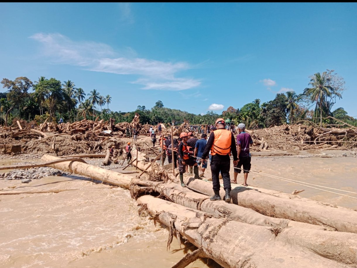 Screenshot_2025-12-04-12-10-37-177_com.whatsapp.w4b-edit