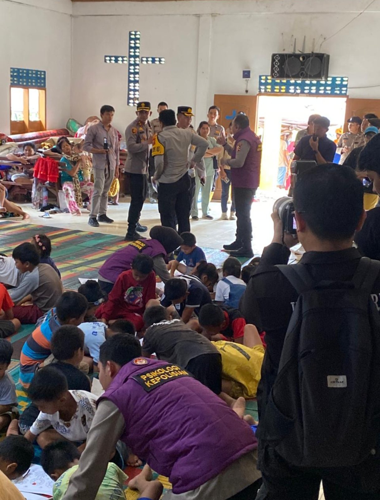 Screenshot_2025-12-04-12-19-53-363_com.whatsapp.w4b-edit