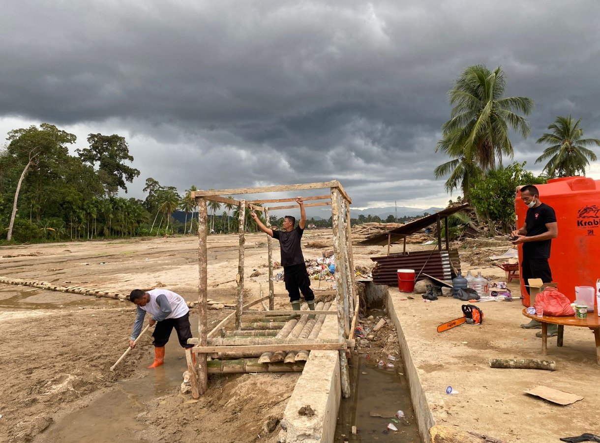 Screenshot_2025-12-07-11-32-13-147_com.whatsapp.w4b-edit