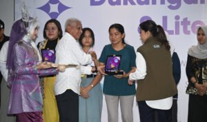 Wagub bersama Menteri Komdigi - 7