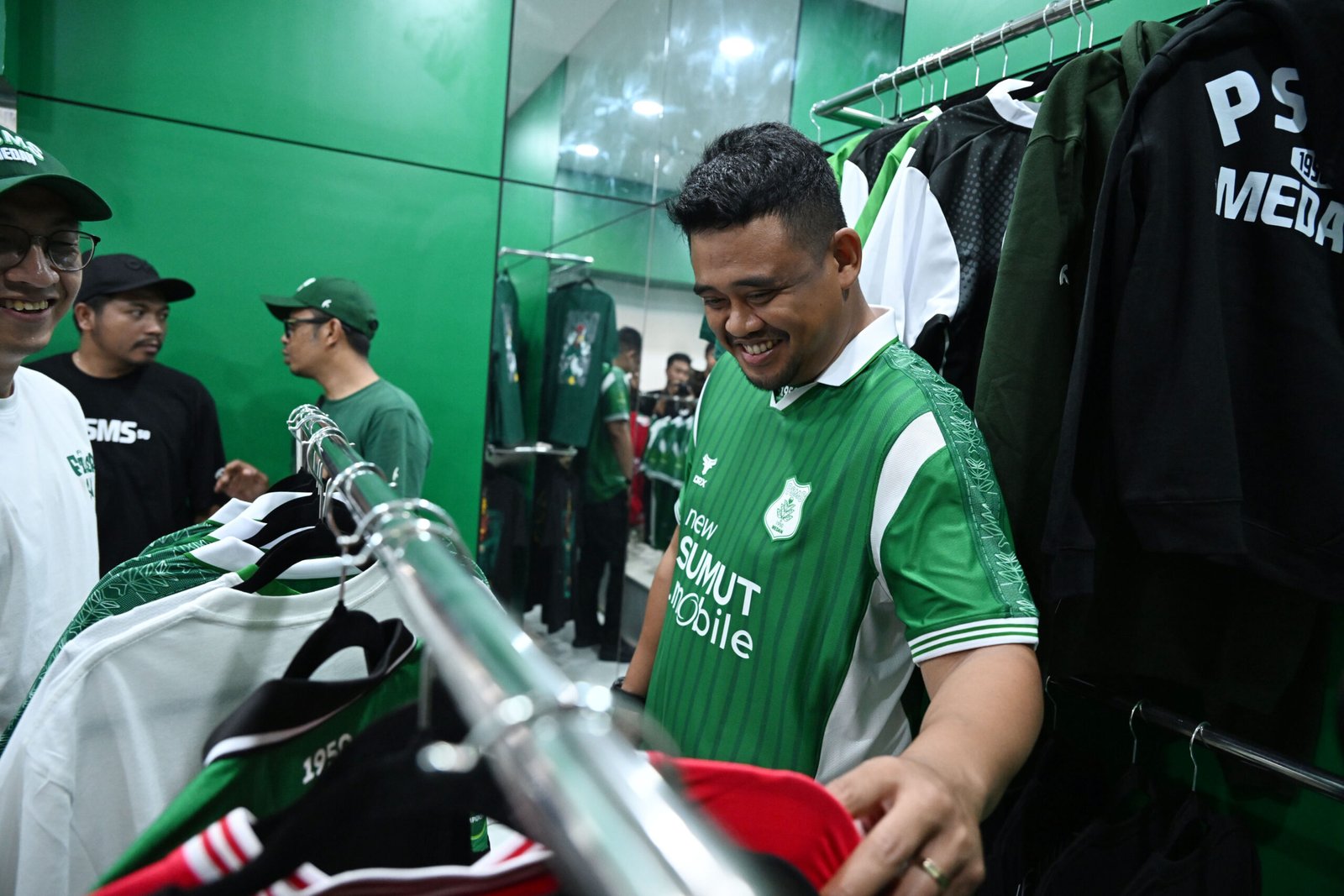 GUBERNUR TINJAU TOKO 061 APPEREL 02