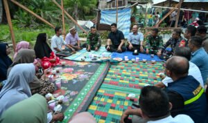 Gubsu buka puasa bersama korban terdampak banjir di Sorkam 3.jpg
