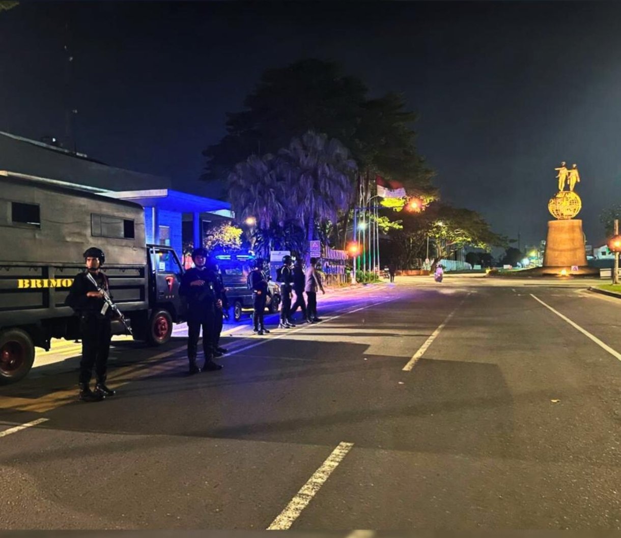 Screenshot_2026-02-22-22-00-28-658_com.whatsapp.w4b-edit