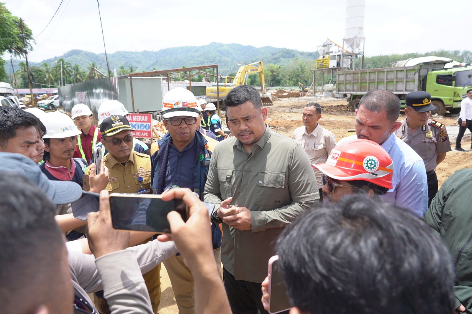 Gubsu_Meninjau Pembangunan Sekolah Rakyat Kota P.Sidempuan 5.jpg