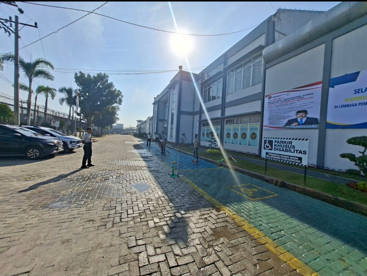 Screenshot_2026-04-04-23-20-29-627_com.whatsapp.w4b-edit