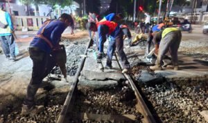 Ada Pekerjaan Perbaikan Geometri Jalan Rel, KAI Daop 1 Jakarta Imbau Pengguna Jalan Hindari JPL 14 dan Gunakan Jalur Alternatif
