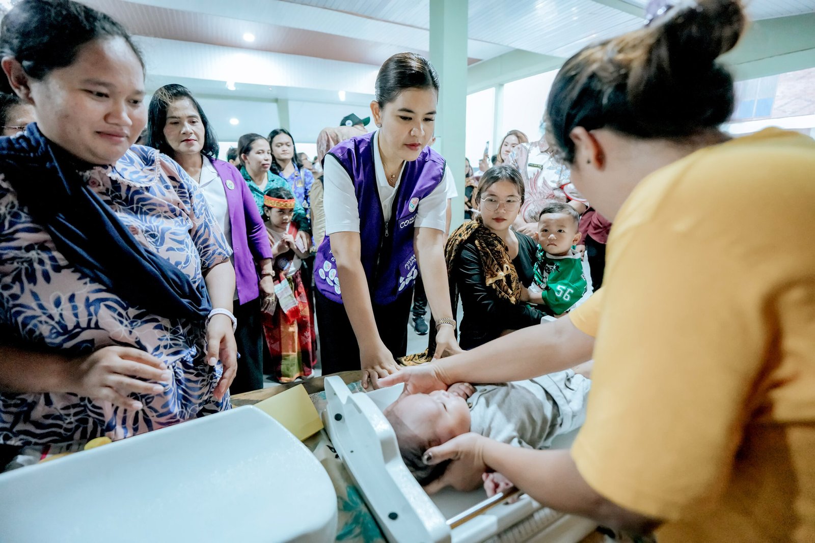 Foto Ketua Tim Pembina Posyandu Sumut Tinjau Posyandu Sunkist Simanindo 6.jpg