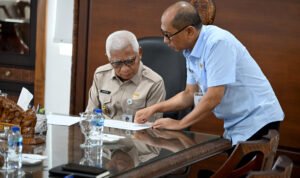 WAGUB SERAH TERIMA BANTUAN PRESIDEN 01.jpg