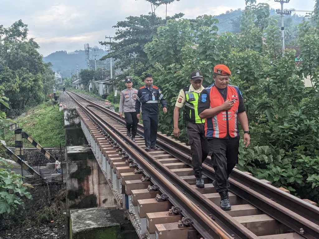KAI Daop 2 Bandung Ajak Masyarakat Berperan Serta Jaga Keselamatan Perjalanan Kereta Api.jpg