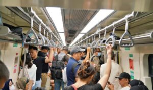 KLB Uji Coba LRT Jabodebek Mulai Dimanfaatkan Pengguna pada Jam Sibuk Pagi